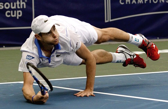 Andy Roddick a jeho vítzný úder pi mebolu ve finále turnaje v Memphisu