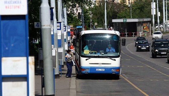 Autobus u policisté vrátili spolenosti SAD. Ilustraní foto