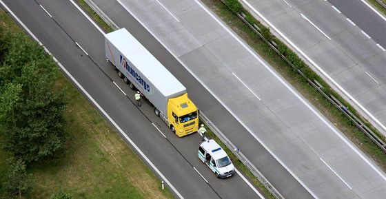 Nákladní auto srazilo chodce na dálnici D1 (ilustraní snímek)