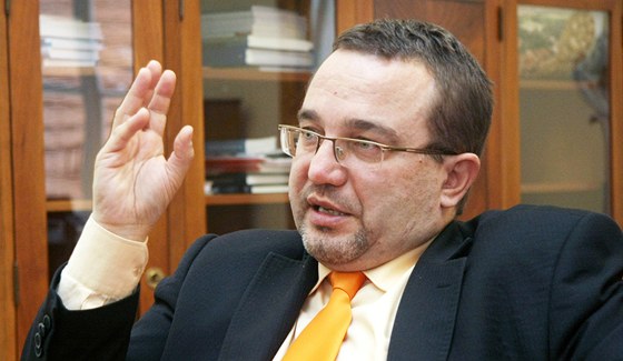 Ministr kolství Josef Dobe (VV) pi rozhovoru pro iDNES.cz (21. února 2011)