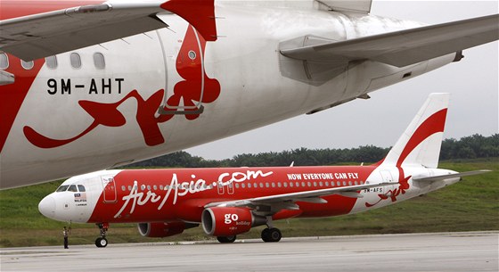 Letadlo spolenosti Air Asia, je je mateskou firmou Air Asia X.