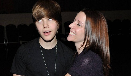 Justin Bieber s matkou Pattie Mallettovou (2010)