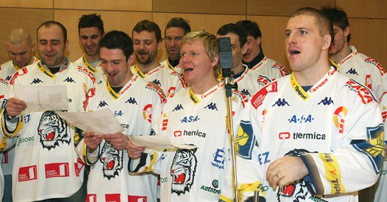 Liberetí hokejisté nazpívali svou klubovou hymnu.