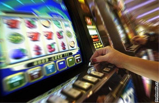 Ron hazardem v esku protee skoro 130 miliard korun. éfové firem dnes lobbovali u poslanc proti návrhm, které mají hazard omezit.