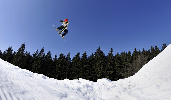 V areálu na Pláních u Liberce se 25. února v pedveer závodu série snowboardových závod Impromat 4x4 konaly oficiální tréninky.