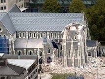 Zemtesenm poboen katedrla v novozlandskm Christchurchu. (22. nora 2011)