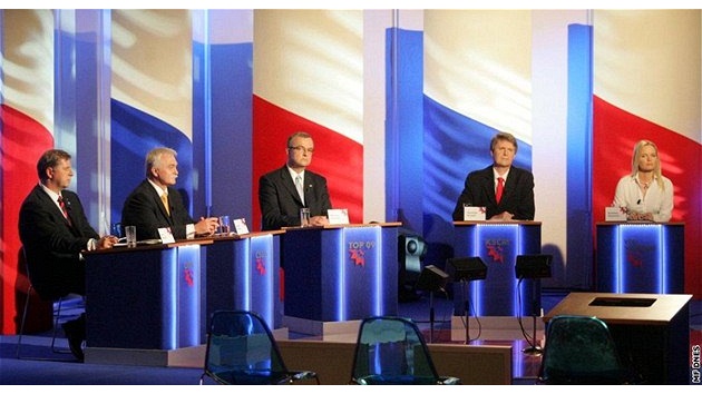 V debat vystoupili Stanislav Grospi (KSM), Milan Urban (SSD), Miroslav Kalousek (TOP 09), Petr Bendl (ODS) a Kateina Klasnová (VV). (12. kvtna 2010)