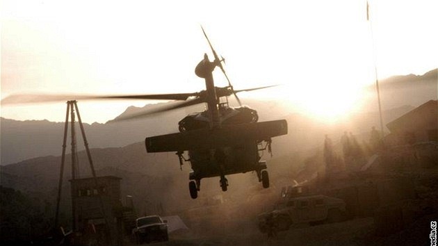 Americký vojenský vrtulník v Afghánistánu. Ilustraní foto