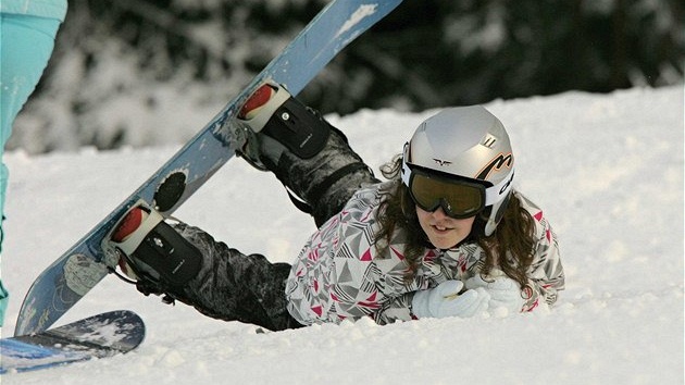 Stovky lya a snowboardist si uívají konec roku na Zadov