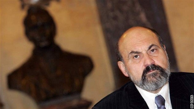 Tomáš Halík během pietného aktu u příležitosti 40. výročí sebeupálení Jana Palacha Tomáš Halík během pietného aktu u příležitosti 40. výročí sebeupálení Jana Palacha
