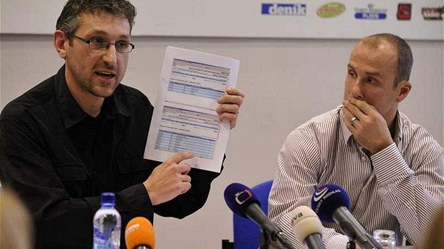 NEVZDÁME SE. Plzeňský právník Tomáš Tesař a Martin Straka jsou ochotni jít i do soudního sporu NEVZDÁME SE. Plzeňský právník Tomáš Tesař a Martin Straka jsou ochotni jít i do soudního sporu