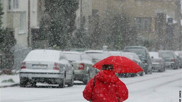 První sníh v Brn - zasnená ulice v Králov Poli
