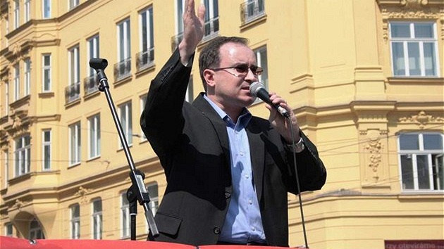 Pochod pravicových radikálů Brnem na 1. máje 2009 - šéf Dělnické strany Tomáš Vandas Pochod pravicových radikálů Brnem na 1. máje 2009 - šéf Dělnické strany Tomáš Vandas