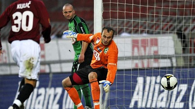 Martin Slavík z Píbrami inkasuje druhý gól.