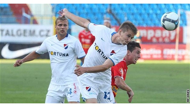 HRDINA SLAVIE. Útoník Zdenk enkeík dal stíkovským Bohemians Praha ti góly.