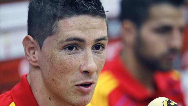 PANLSKÉ DUO. Stetnou se v pítí sezon Torres a Fábregas (v pozadí) v anglické lize?