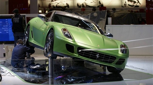 Autosalon eneva - hybridní Ferrari 599 GTB