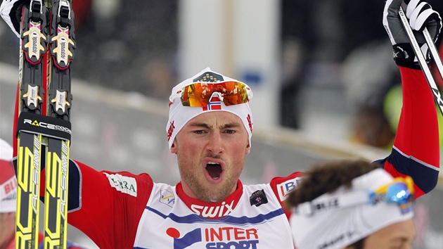 HURÁÁÁ. Nor Petter Northug ovládl na MS v Oslu skiatlon