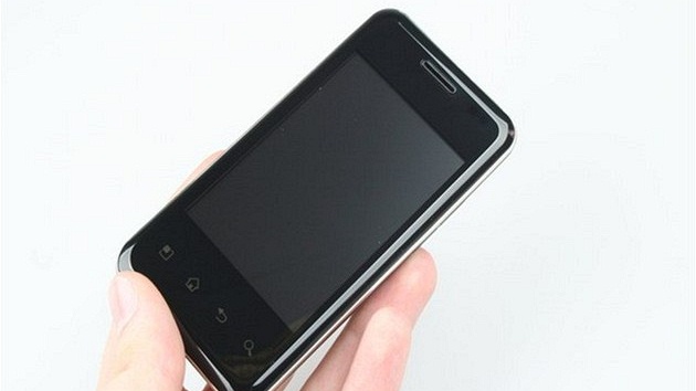 Recenze LG Optimus Chic detail