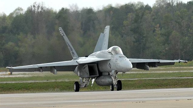 F/A-18 Superhornet, modernizovaná verze osvdeného Hornetu vyrábného firmou Boeing