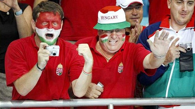 Maďarští sportovní fanoušci. Ilustrační foto Maďarští sportovní fanoušci. Ilustrační foto