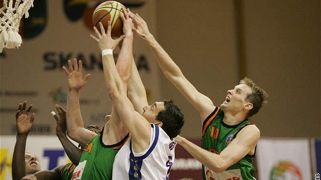 Prostějov - Liberec; domácí Novák (uprostřed) a Černošek (vpravo) Prostějov - Liberec; domácí Novák (uprostřed) a Černošek (vpravo)