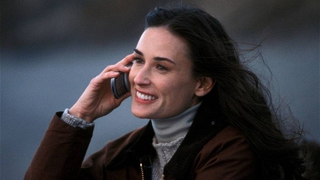 Demi Moore telefonuje 