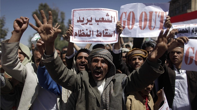 V ulicích Jemenu protestovaly proti vlád tisíce lidí. (25. února 2011)