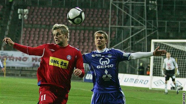 Brno - Olomouc: domácí Zbyněk Pospěch (vlevo) vs. Jakub Heidenreich Brno - Olomouc: domácí Zbyněk Pospěch (vlevo) vs. Jakub Heidenreich