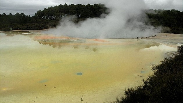 Nový Zéland, Severní ostrov. Wai-O-Tapu  nejbarevnjí termální oblast Nového Zélandu