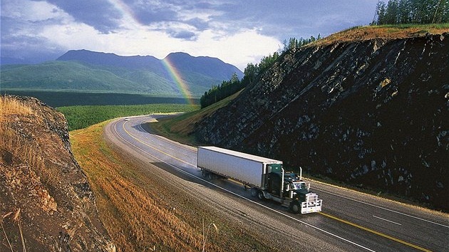 Alaska Highway - údolí řeky Liard Alaska Highway - údolí řeky Liard