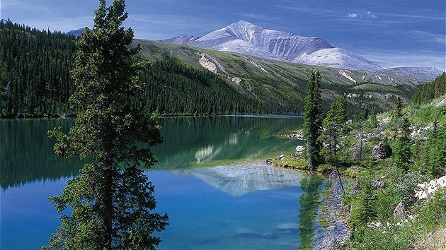 Alaska Highway - Muncho Lake