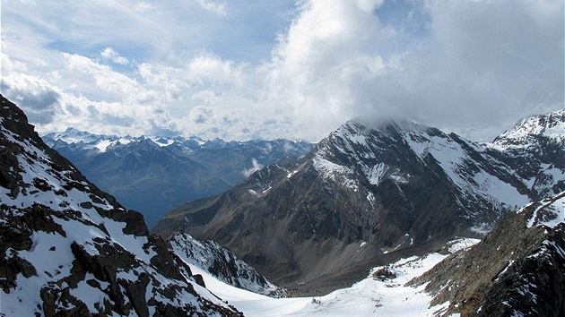 Na vrchol Top of Tyrol (3 210 m) na ledovci Stubai vede lanovka