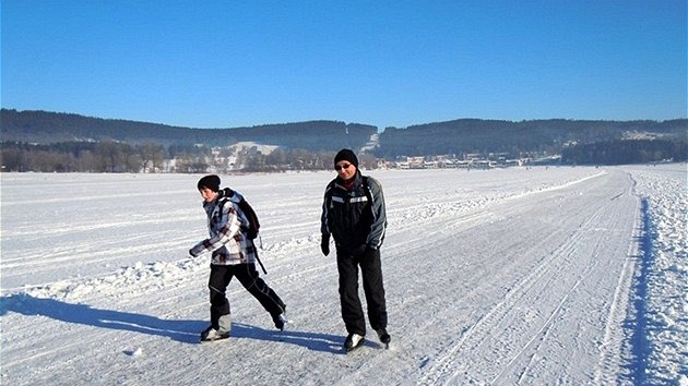 První bruslai na Lipn