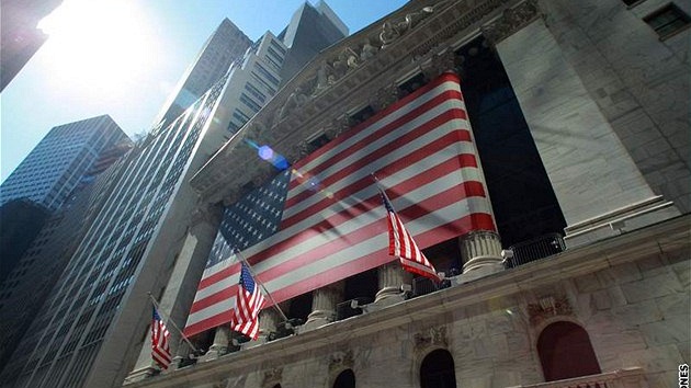 Banka po zasedání uvedla, e ekonomika Spojených stát nadále oslabuje.