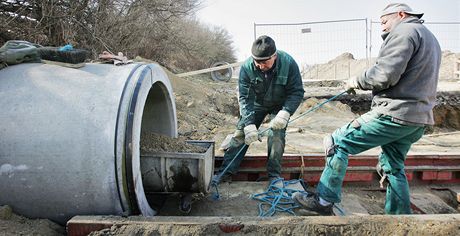 Dlnící budují odvodovací toly v rámci výstavby nové obchodní zóny v eských Budjovicích