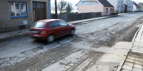 ada silnic na Vysoin potebuje opravu (ilustraní snímek).