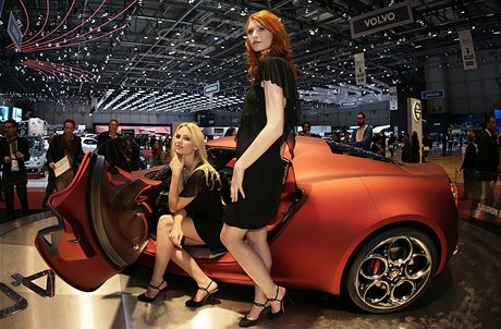 Modelky enevskho autosalonu 2011