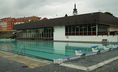 Zchátralý plavecký stadion v Písku se bude bourat. Jak bude vypadat nový akvapark, ale zatím není jasné.