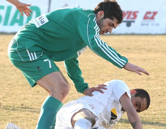 Fotbalisté Karviné (v zeleném) se ve druhé lize posunuli na tvrté místo - ilustraní foto.