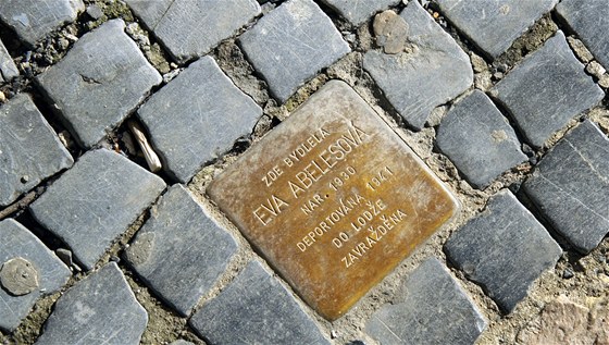 Stolpersteiny pipomenou osudy lidí, kteí v Liberci ili a za druhé svtové války zemeli v nacistických lágrech.