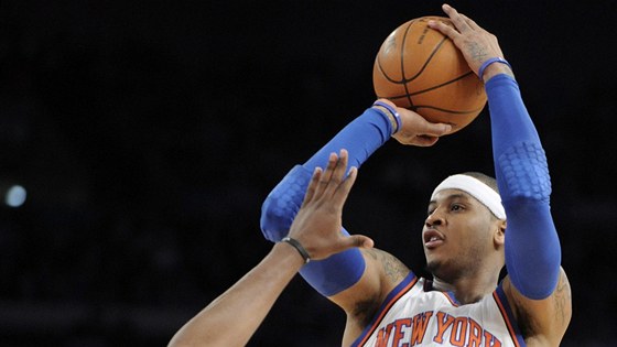 Carmelo Anthony z New Yorku Knicks stílí v utkání proti Utahu. 