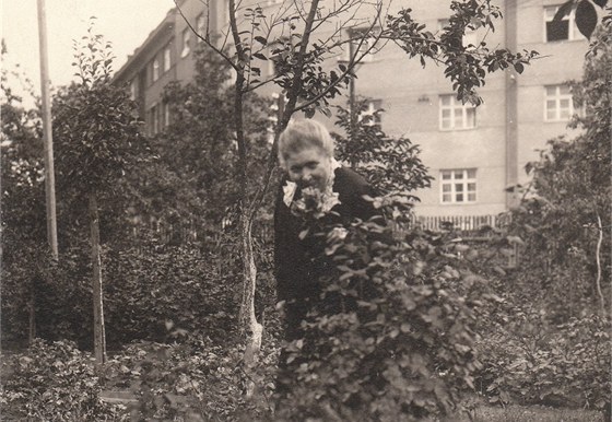 Cecilie Aschkenesov v zahrad olomouckho domu sv rodiny jedenct let pedtm, ne zahynula v Treblince.