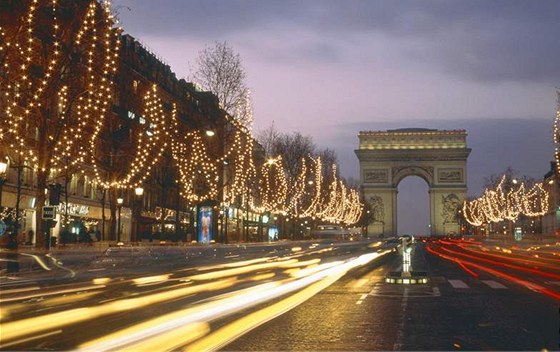 Noní bulvár Champs-Élysées inspiroval ji desítky filma. Se svými nápady se tentokrát vrací Allen i Scorsese.
