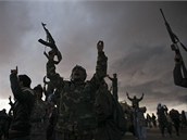 Libyjt povstalci u pstavu Rs Lanf (9. bezna 2011)