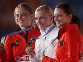 NEJLEP TYKAKY. Na halovm mistrovstv Evropy braly medaile stbrn Silke Spielgelburgov (vlevo), zlat Anna Rogowsk (uprosted) a bronzov Kristina Gadschiewov. 