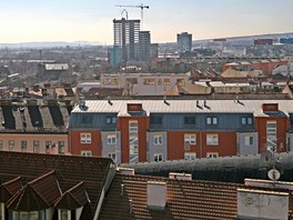 Stavba mrakodrapu Spielberk Towers pobl brnnskho M palce na Jinm centru.