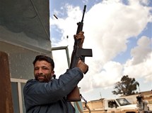 Protivldn povstalec v Benghz (28. nora 2011) 