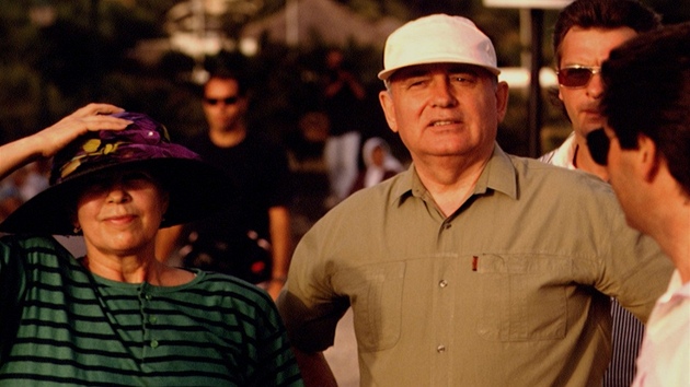 Raisa a Michail Gorbaovovi na dovolené na Lanzarote v roce 1992