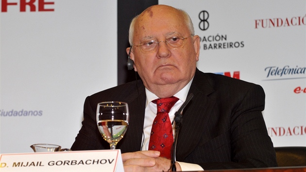Michail Gorbačov, který oslavil 2. března osmdesát let, řídí ekologickou organizaci Mezinárodní zelený kříž, kterou sám založil. Přednáší a je velkým kritikem mezinárodních finančních institucí a Putinovy politiky. Michail Gorbačov, který oslavil 2. března osmdesát let, řídí ekologickou organizaci Mezinárodní zelený kříž, kterou sám založil. Přednáší a je velkým kritikem mezinárodních finančních institucí a Putinovy politiky.